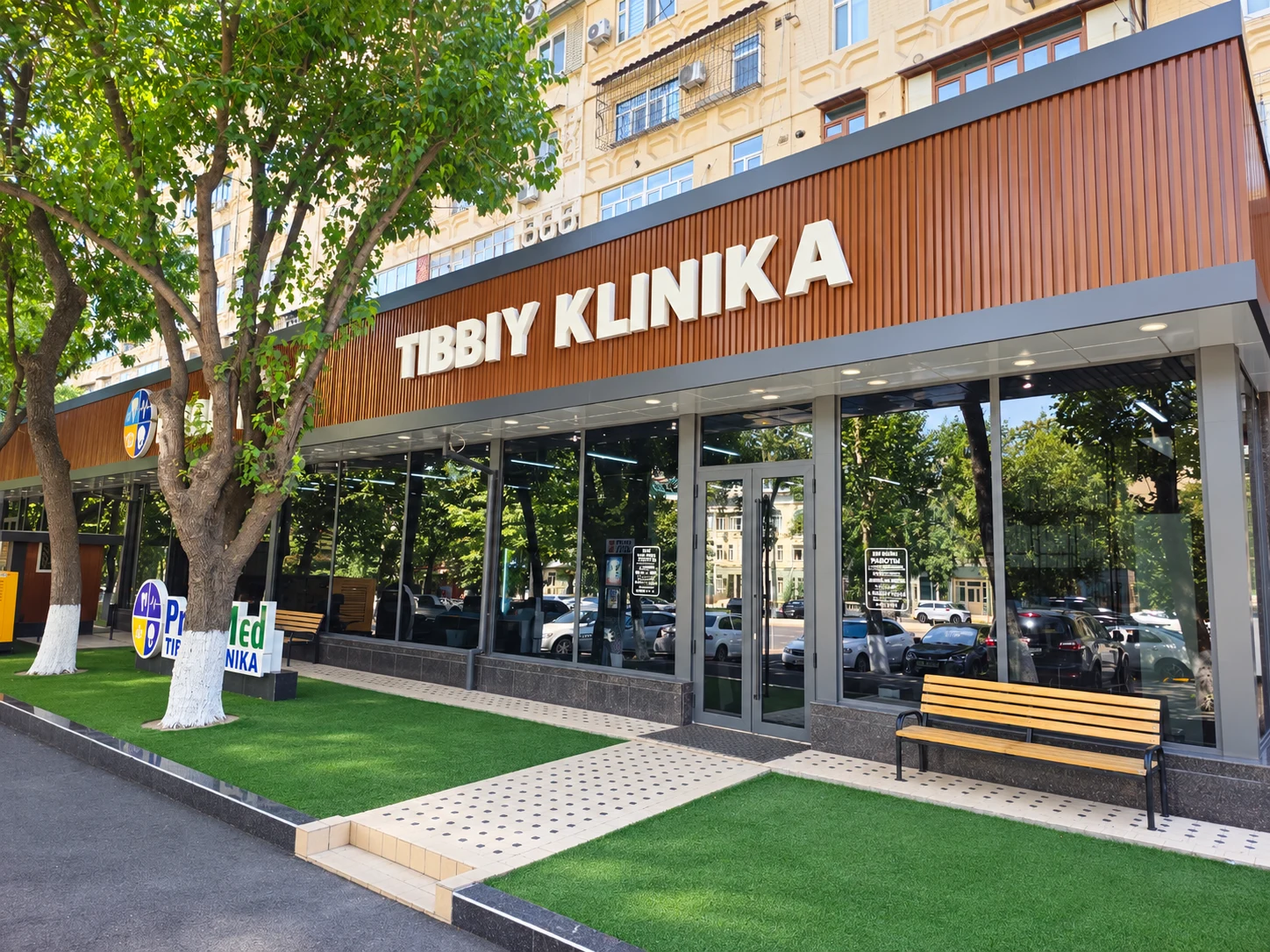 ProfiMed facade with entrance and bench